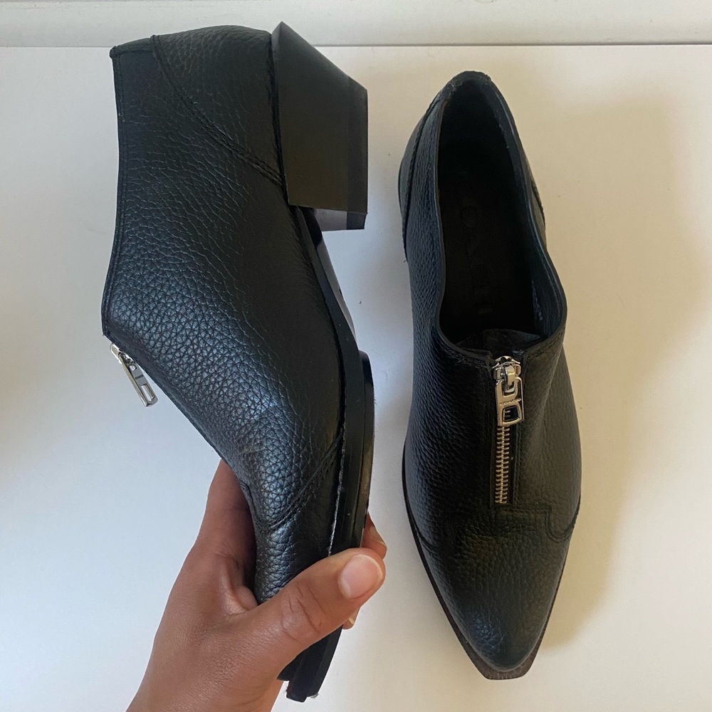 Coach Pointed Toe Black Low Heel Leather Zip-Up Shoes mens 6.5 / womens 8 - Picture 2 of 6